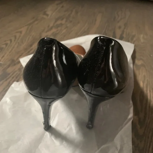 Beautiful heels - Picture 2 of 3